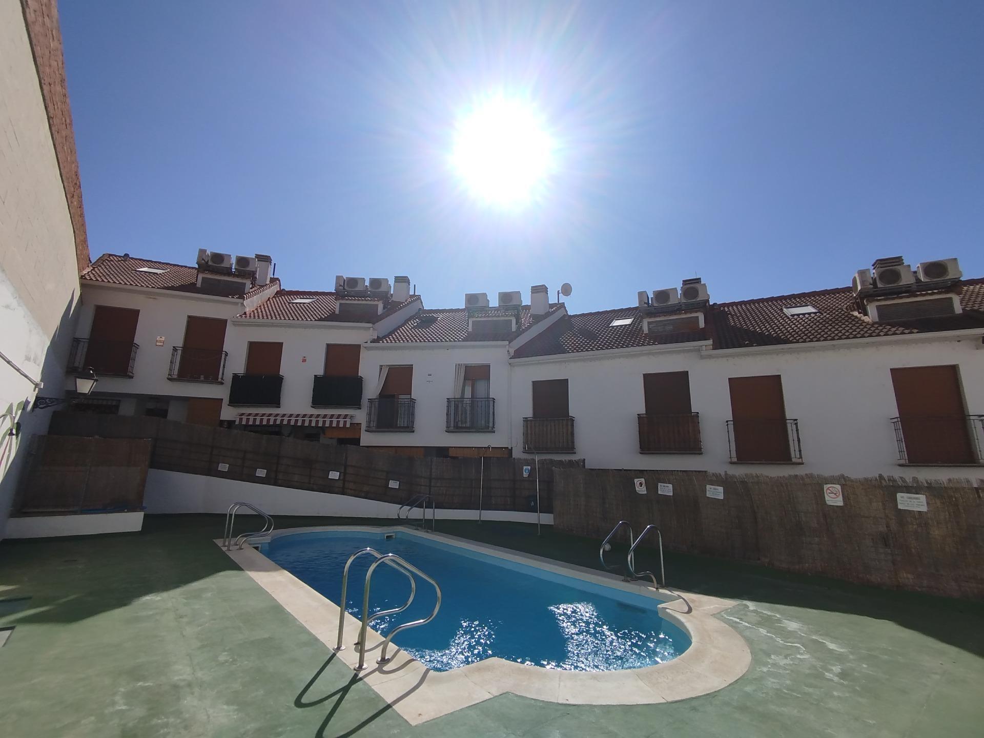 ¡OPORTUNIDAD CHALET ADOSADO EN TITULCIA!