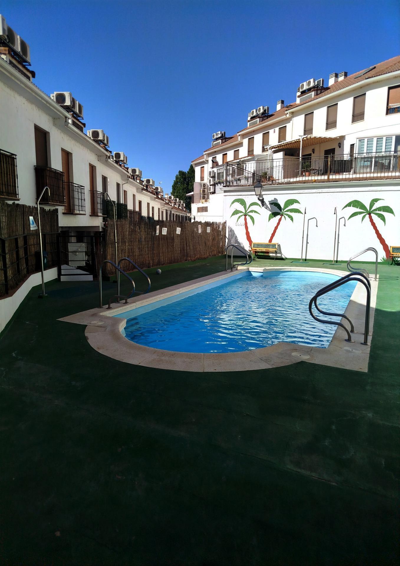 ¡OPORTUNIDAD CHALET ADOSADO EN TITULCIA!