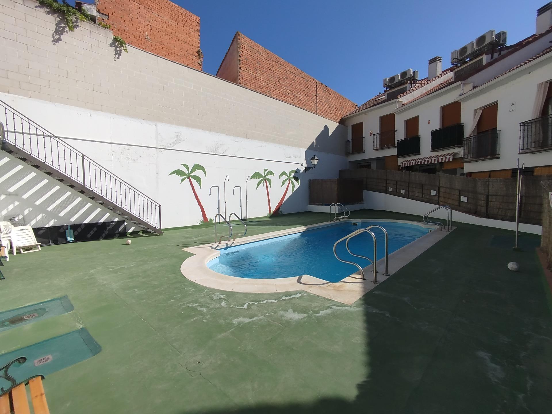 ¡OPORTUNIDAD CHALET ADOSADO EN TITULCIA!