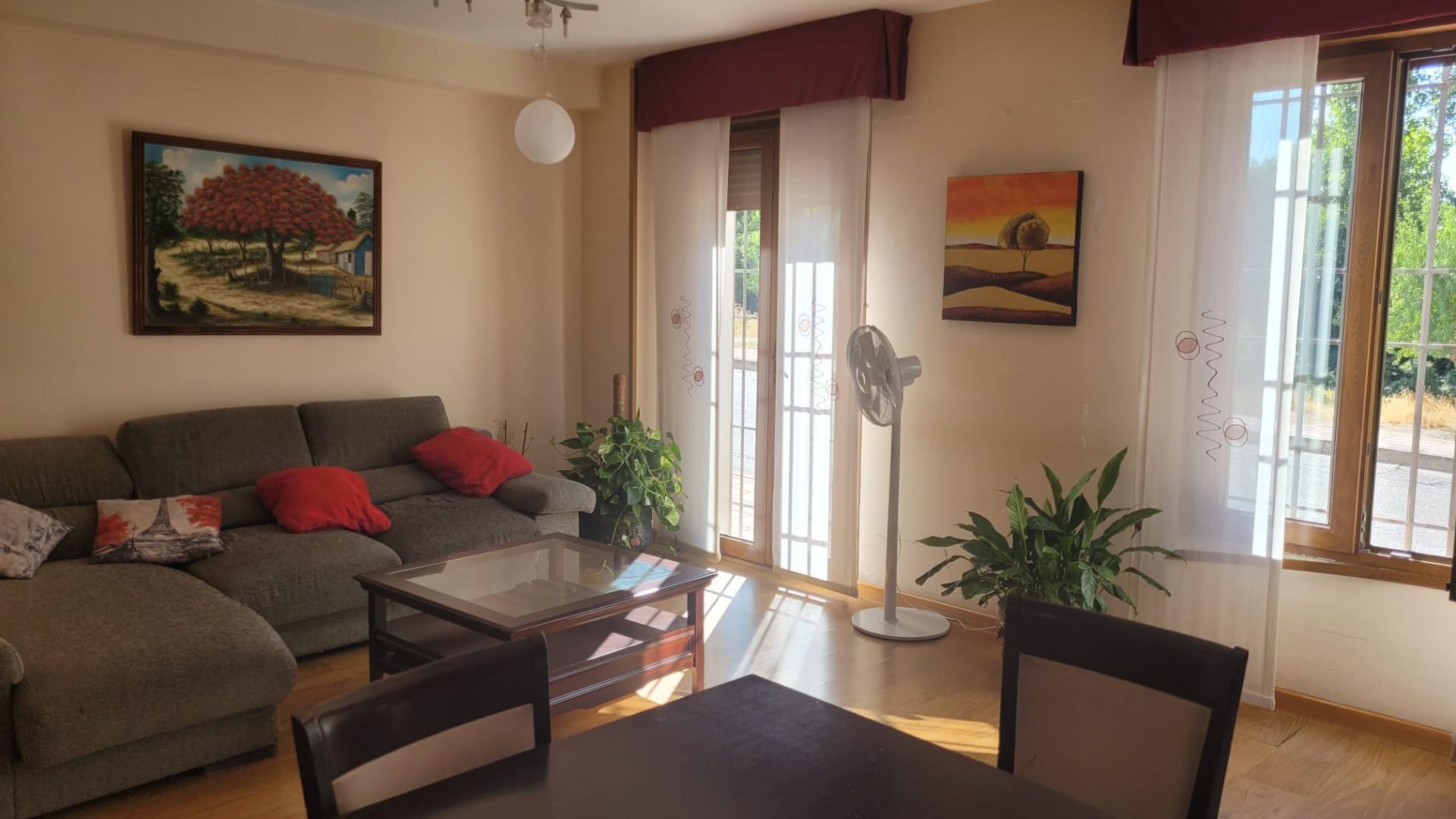 ¡OPORTUNIDAD CHALET ADOSADO EN TITULCIA!