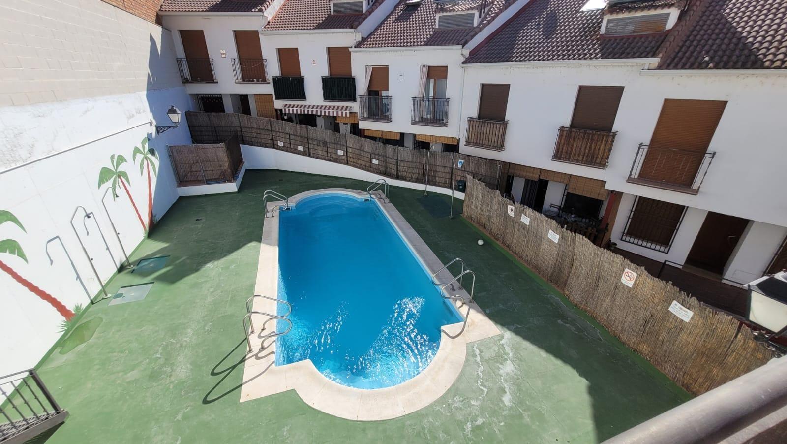 ¡OPORTUNIDAD CHALET ADOSADO EN TITULCIA!