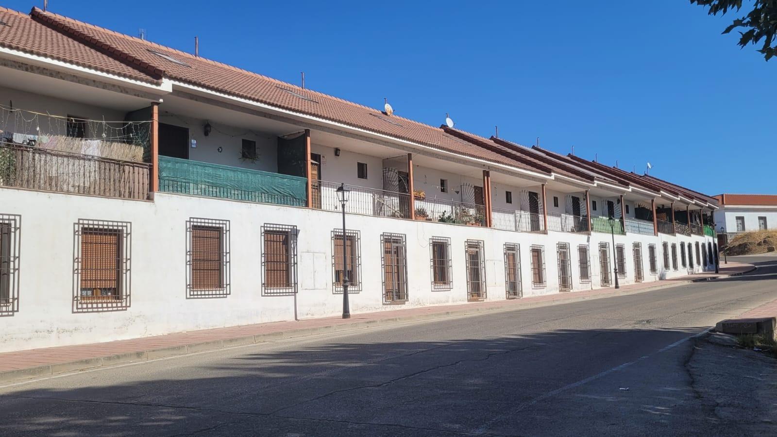 ¡OPORTUNIDAD CHALET ADOSADO EN TITULCIA!