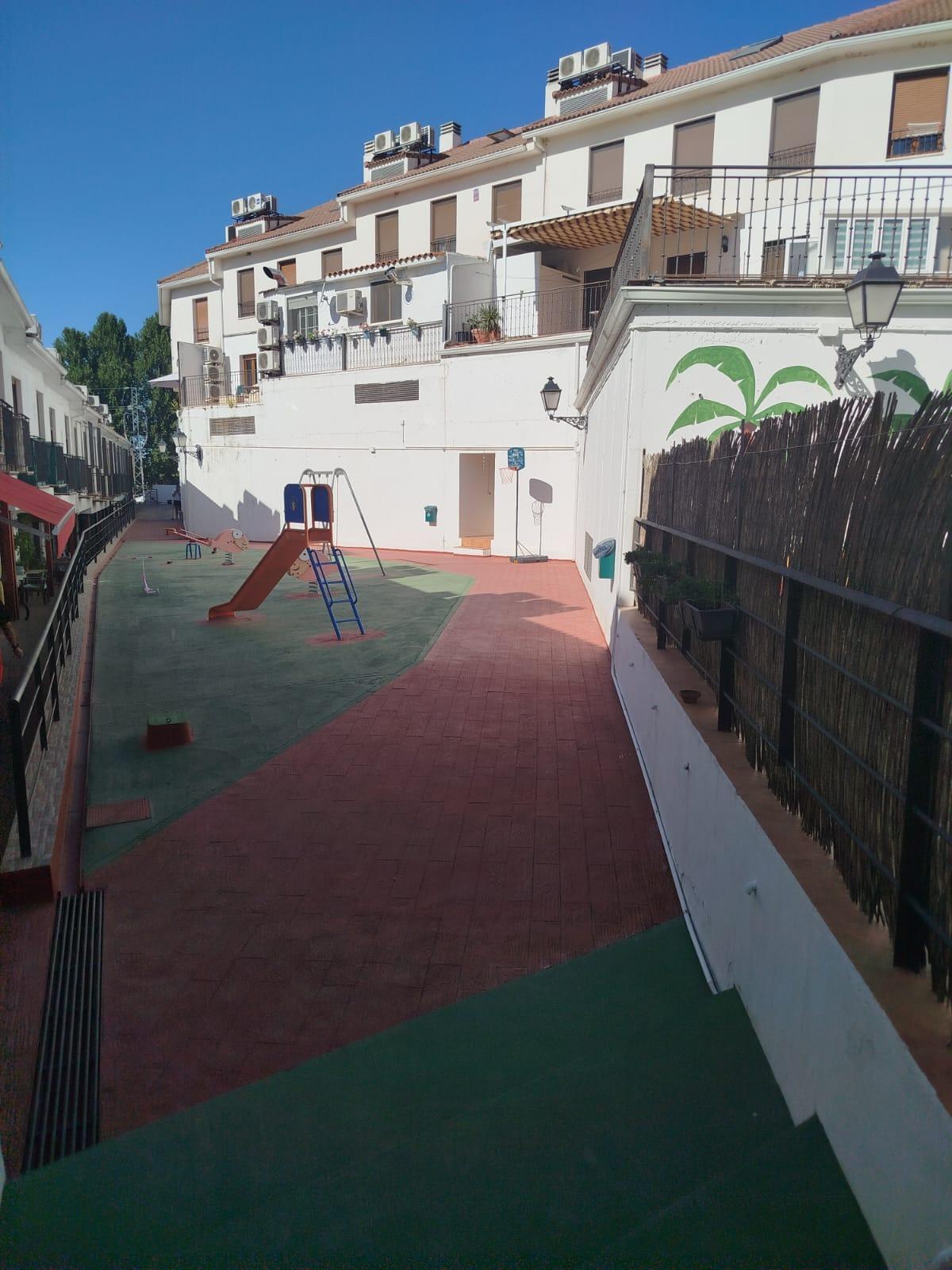 ¡OPORTUNIDAD CHALET ADOSADO EN TITULCIA!