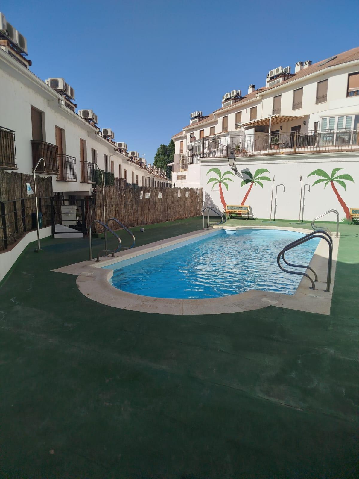 ¡OPORTUNIDAD CHALET ADOSADO EN TITULCIA!