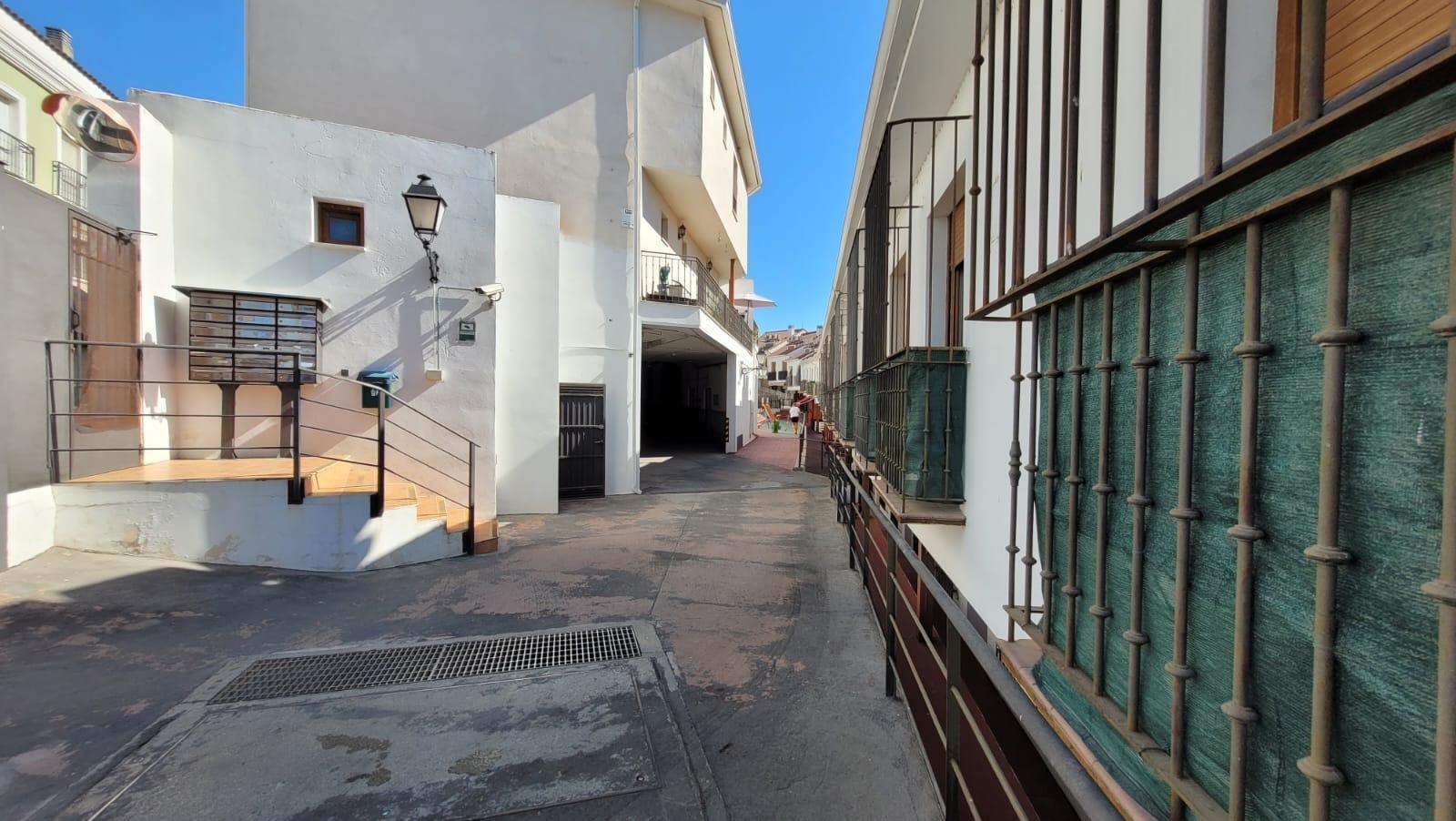 ¡OPORTUNIDAD CHALET ADOSADO EN TITULCIA!