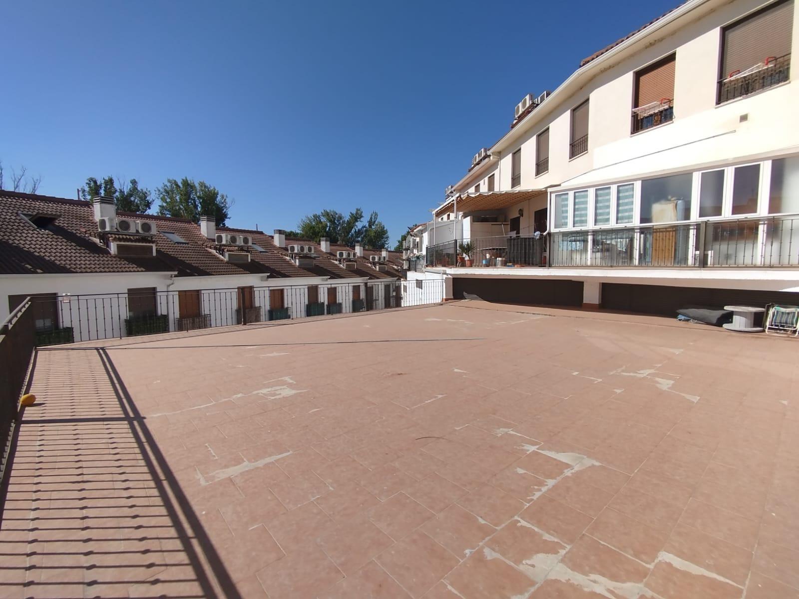 ¡OPORTUNIDAD CHALET ADOSADO EN TITULCIA!