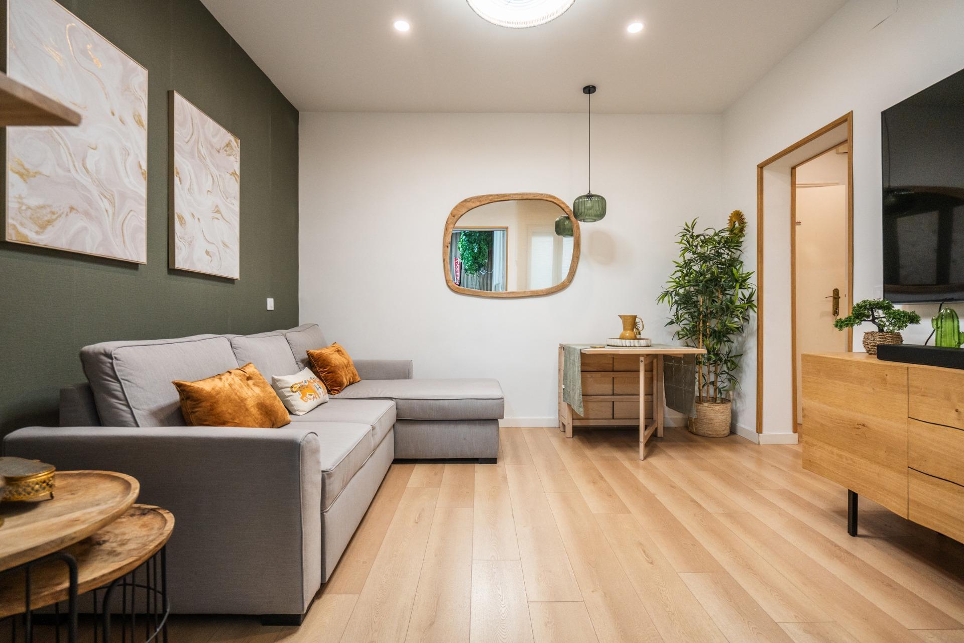 ^**^PRECIOSO PISO TOTALMENTE REFORMADO EN LA CALLE ADUANA, MADRID^**^  En pleno corazón de Madrid, en la emblemática calle Aduana, presentamos este acogedor piso completamente reformado que combina