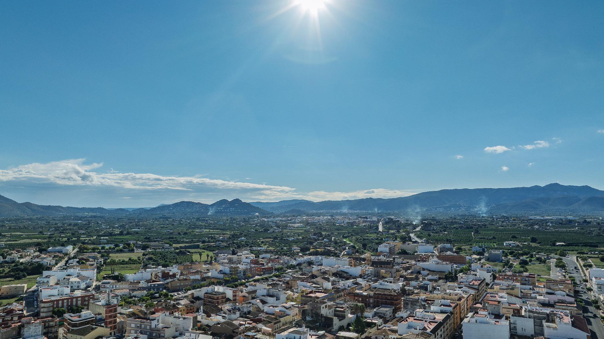 Amplio piso con jacuzzi y terraza en el centro de Vergel
