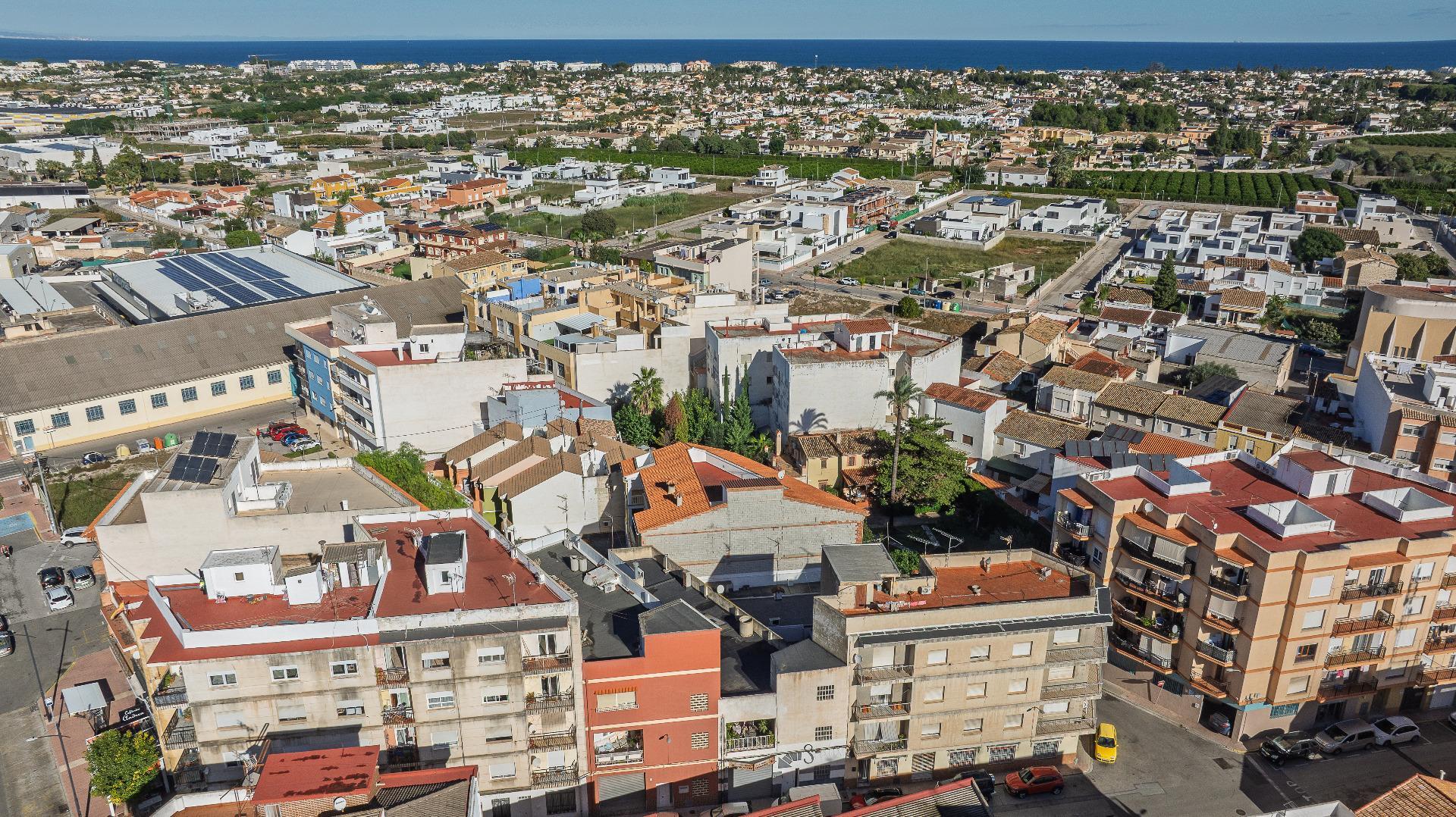 Amplio piso con jacuzzi y terraza en el centro de Vergel