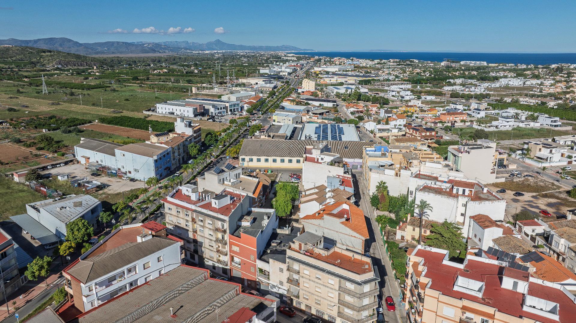 Amplio piso con jacuzzi y terraza en el centro de Vergel