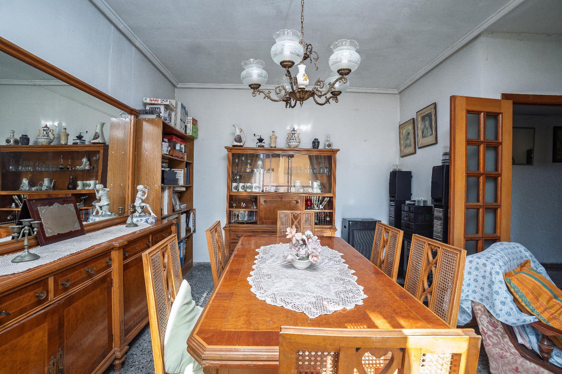 Amplio piso con jacuzzi y terraza en el centro de Vergel