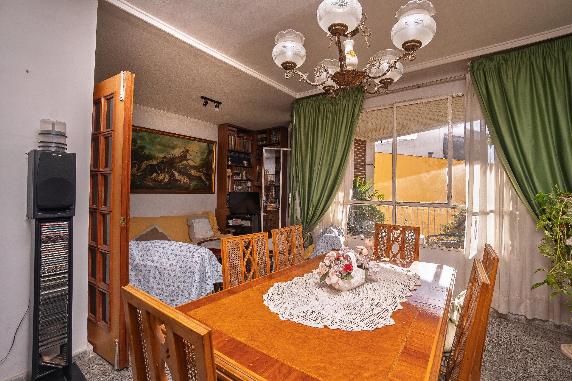 Amplio piso con jacuzzi y terraza en el centro de Vergel