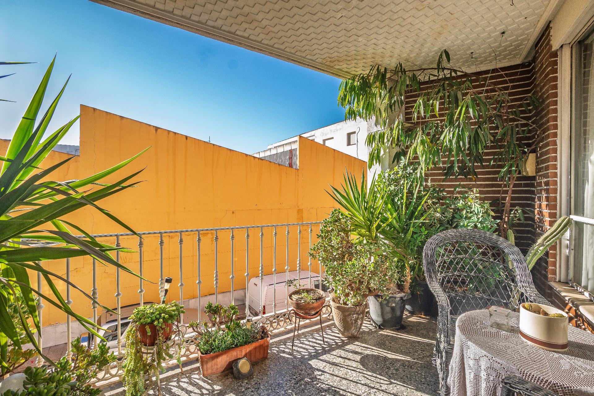 Amplio piso con jacuzzi y terraza en el centro de Vergel