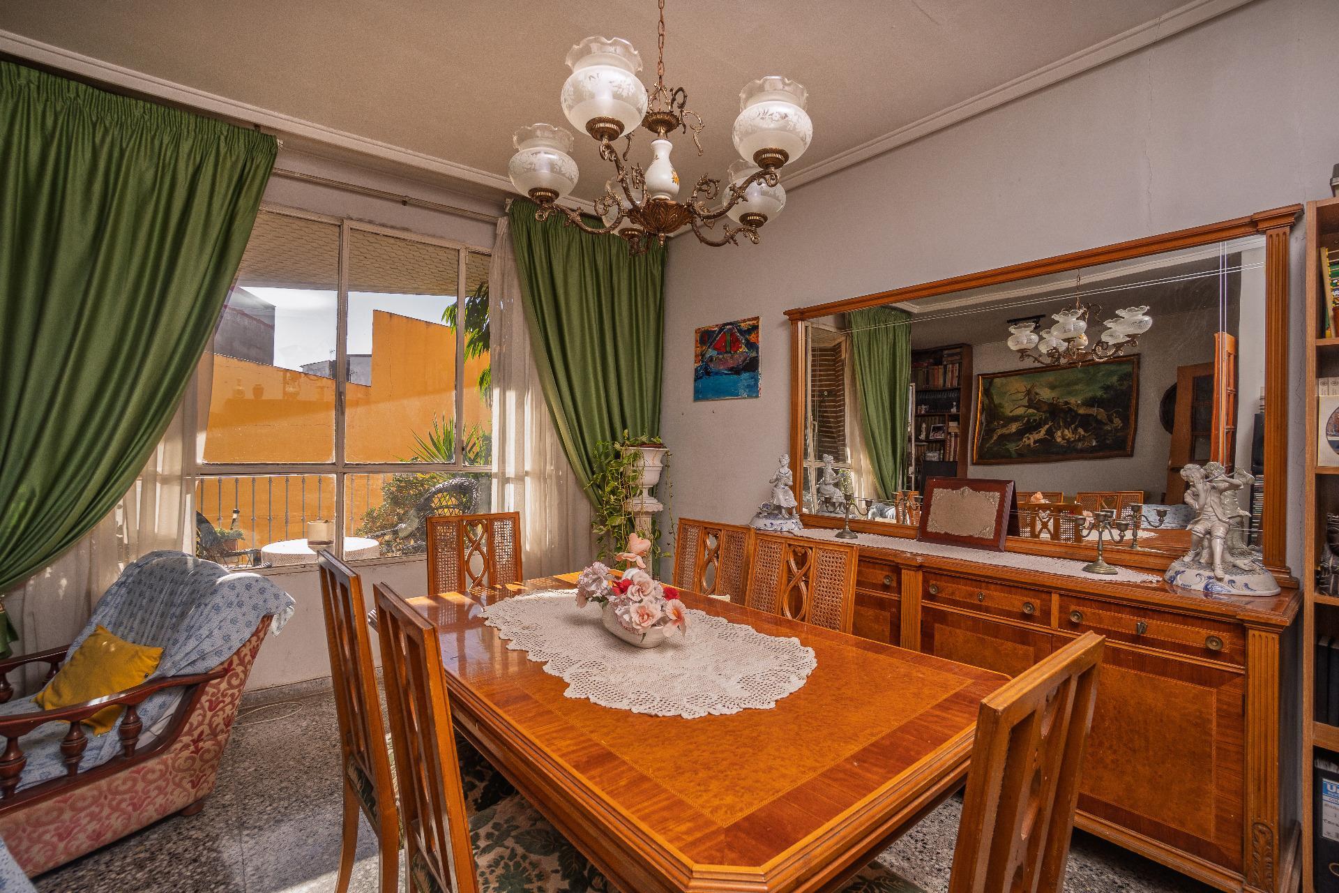 Amplio piso con jacuzzi y terraza en el centro de Vergel