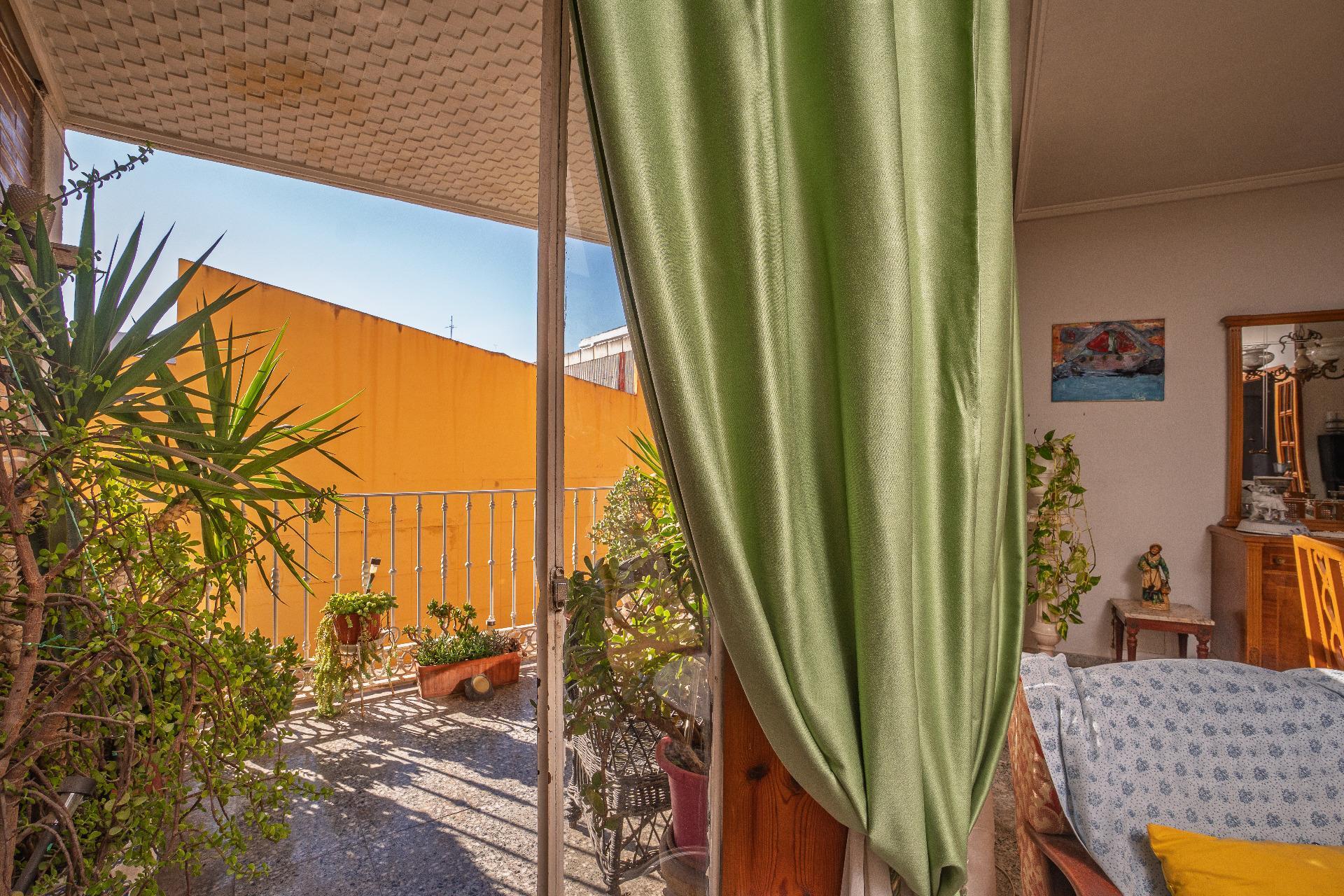 Amplio piso con jacuzzi y terraza en el centro de Vergel