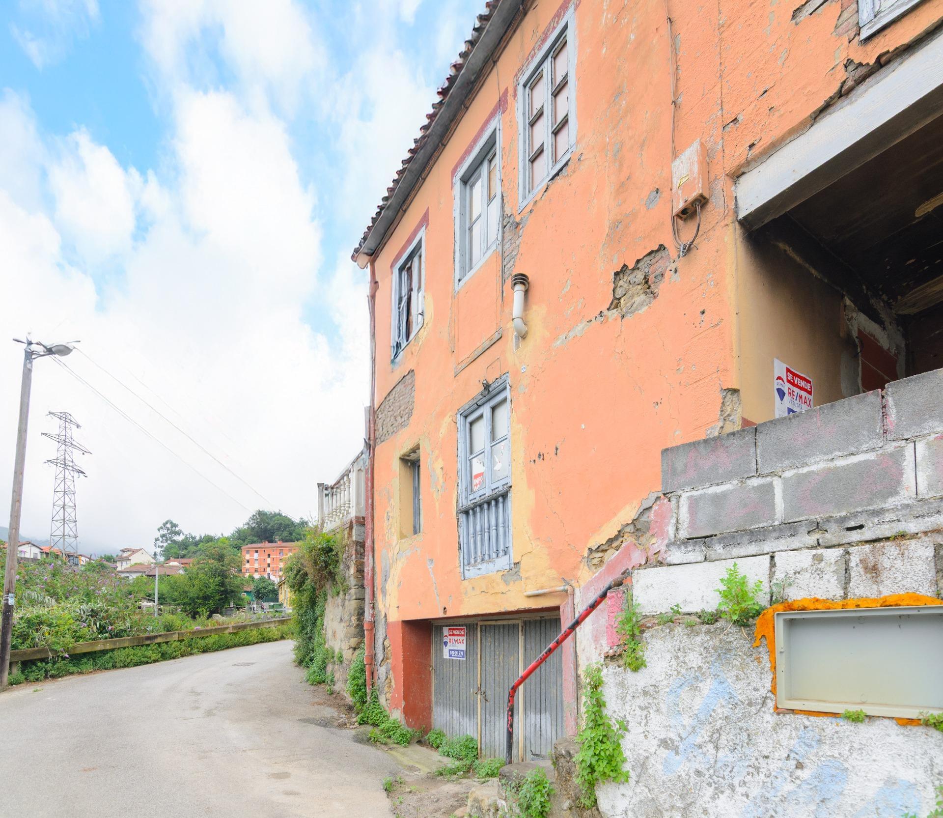 CASA PARA REHABILITAR EN MIERES NEGOCIABLE
