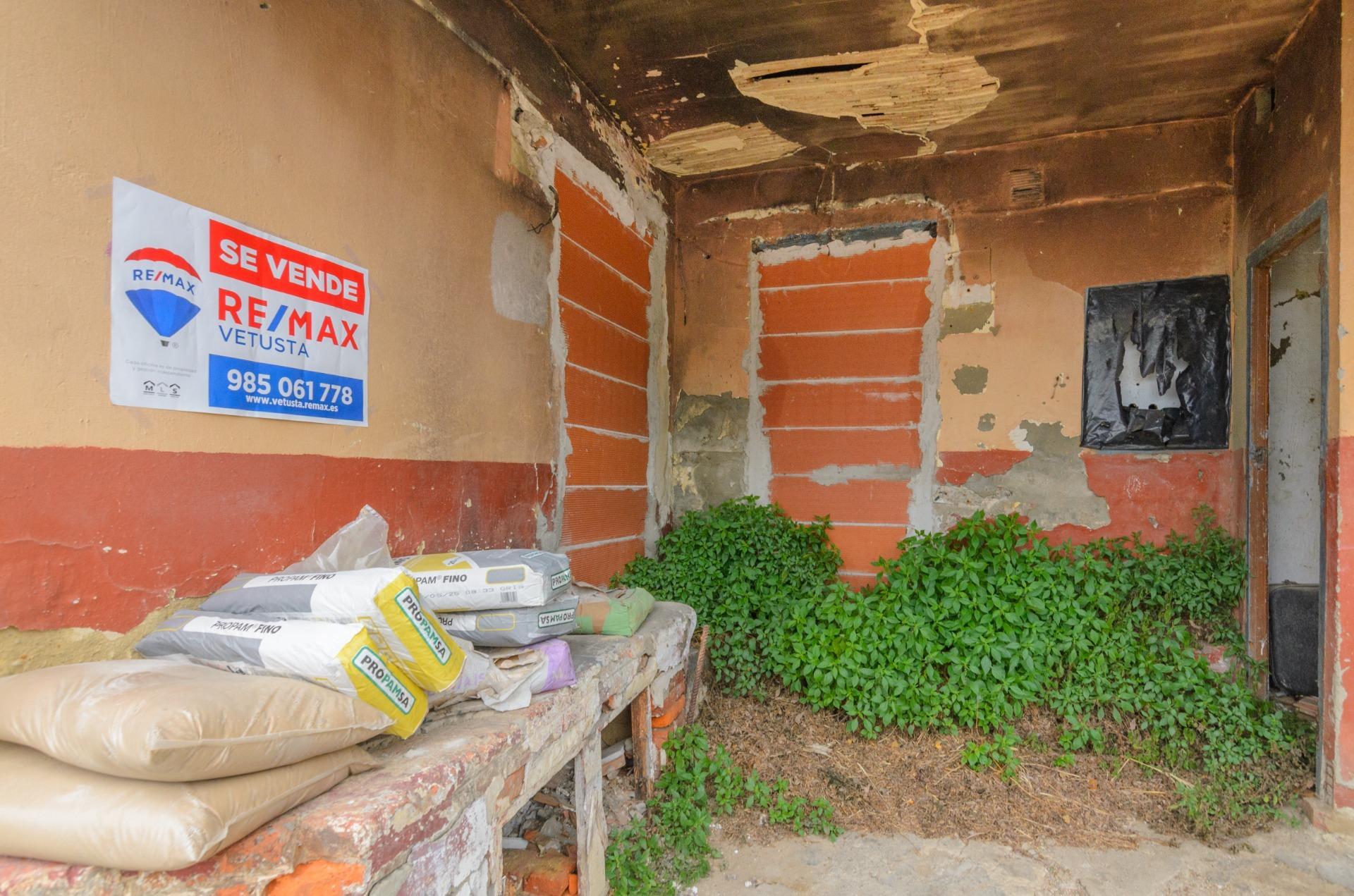 CASA PARA REHABILITAR EN MIERES NEGOCIABLE