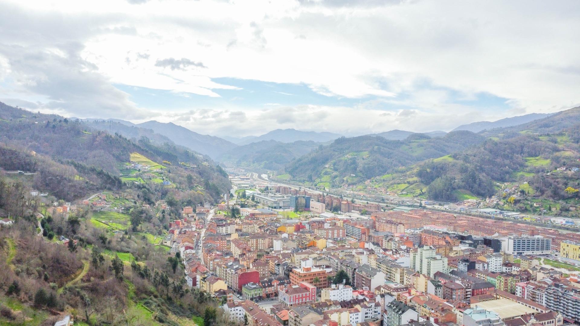 CASA PARA REHABILITAR EN MIERES NEGOCIABLE