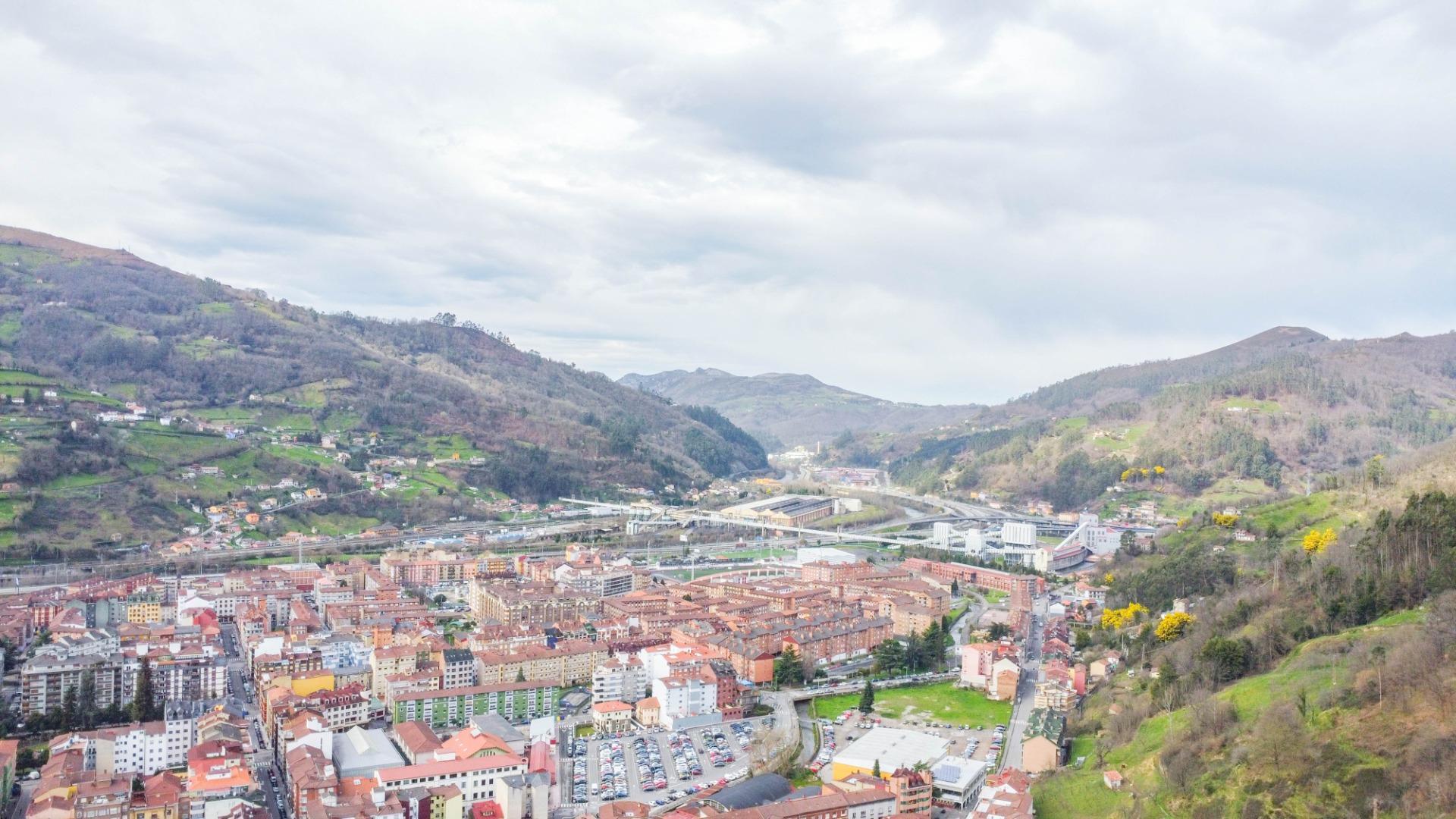 CASA PARA REHABILITAR EN MIERES NEGOCIABLE