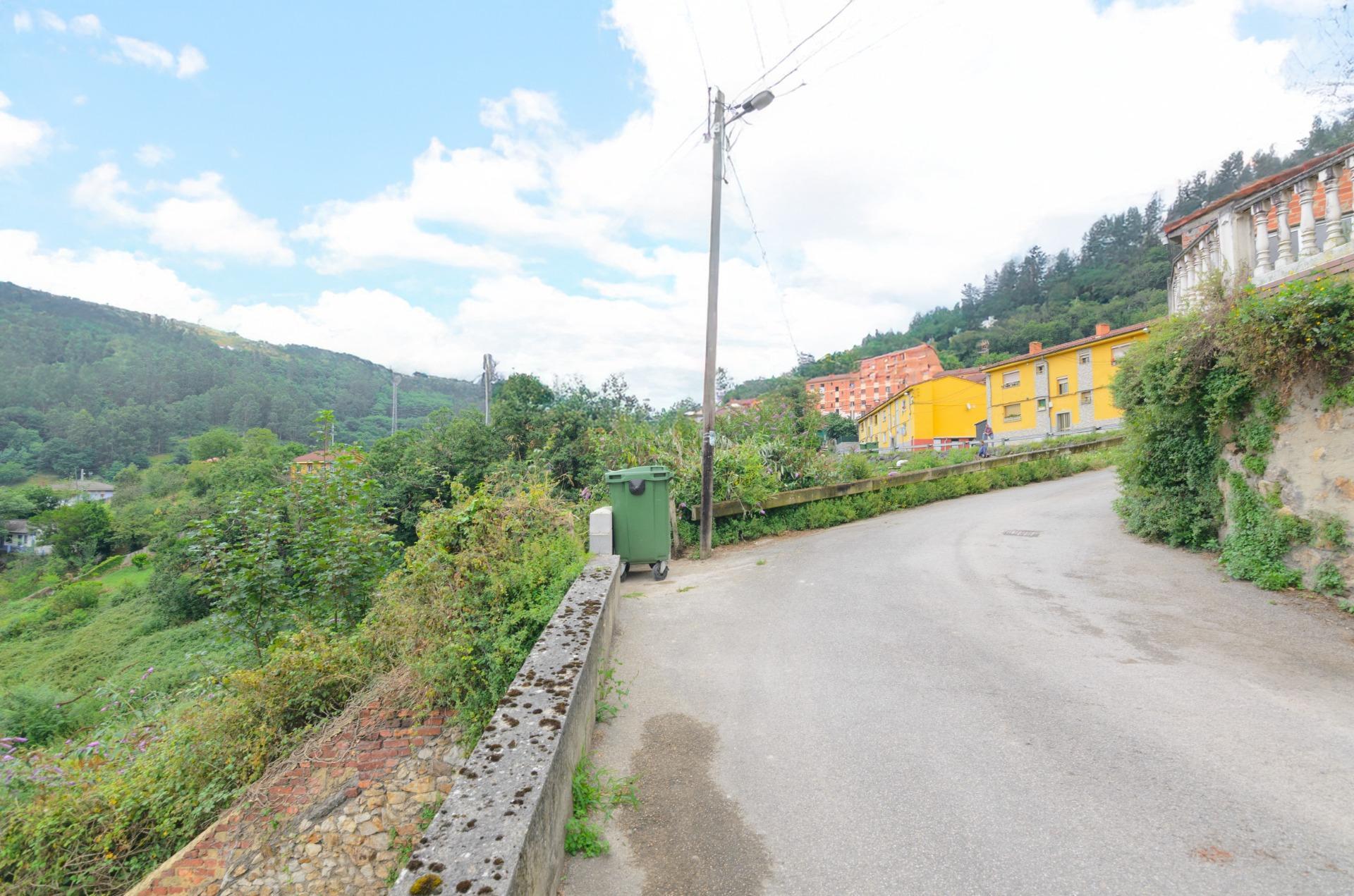 CASA PARA REHABILITAR EN MIERES NEGOCIABLE