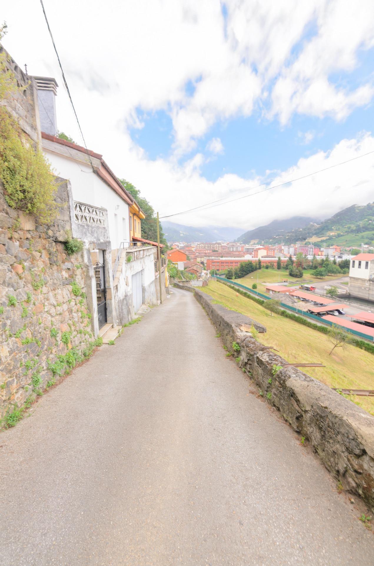 CASA PARA REHABILITAR EN MIERES NEGOCIABLE