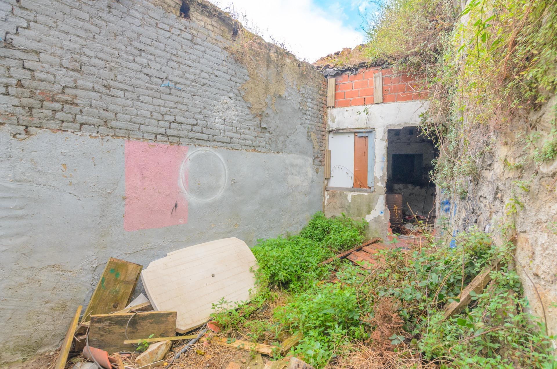 CASA PARA REHABILITAR EN MIERES NEGOCIABLE