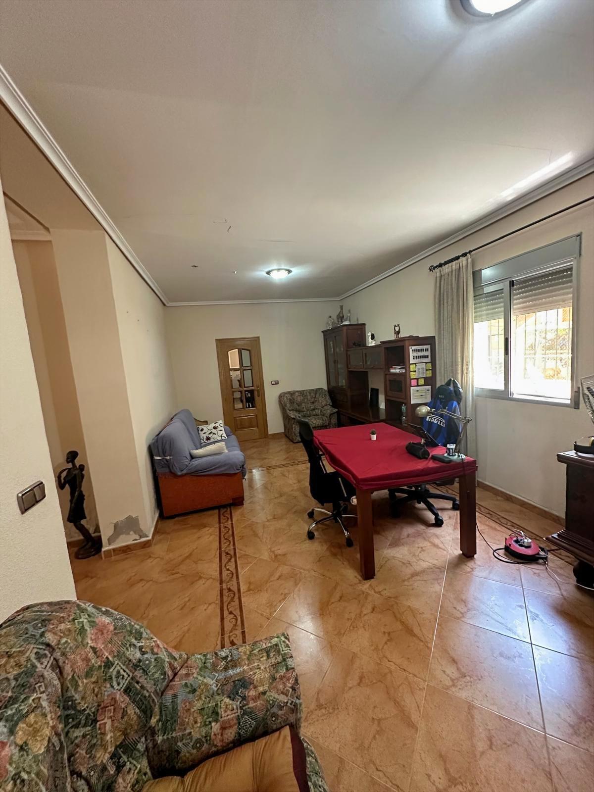 Casa 700m en avenida principal El Puntal