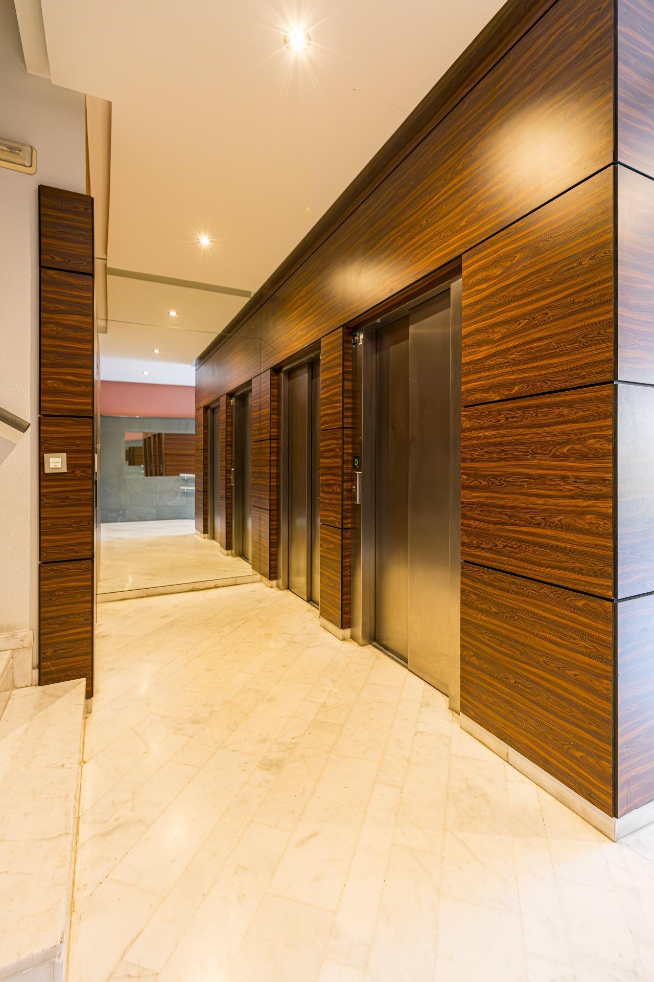 Piso en Juan de Borbón con 2 parking y 2 trasteros