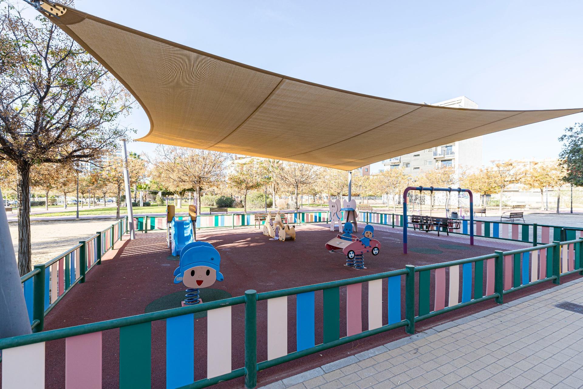 Piso en Juan de Borbón con 2 parking y 2 trasteros