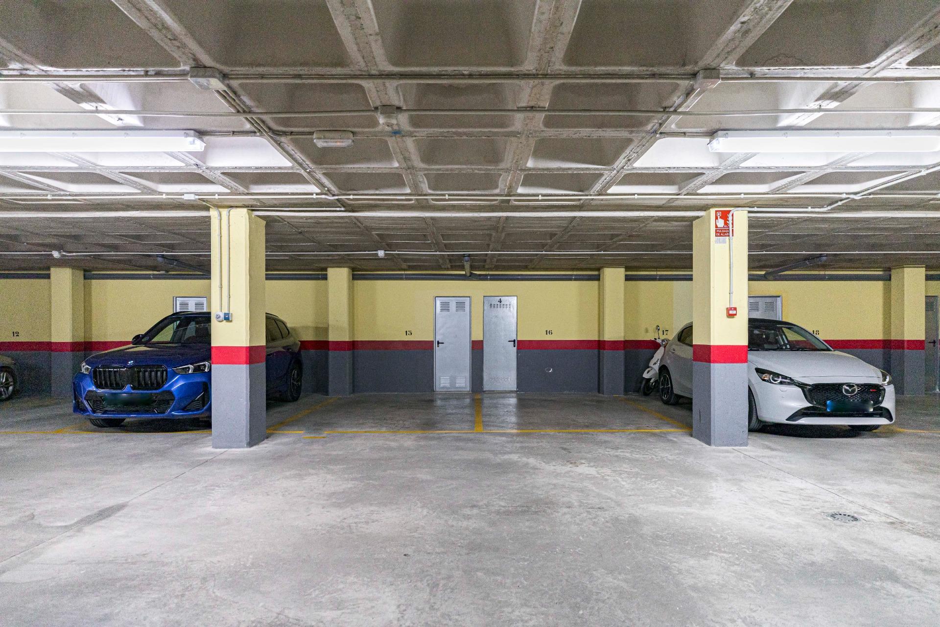 Piso en Juan de Borbón con 2 parking y 2 trasteros