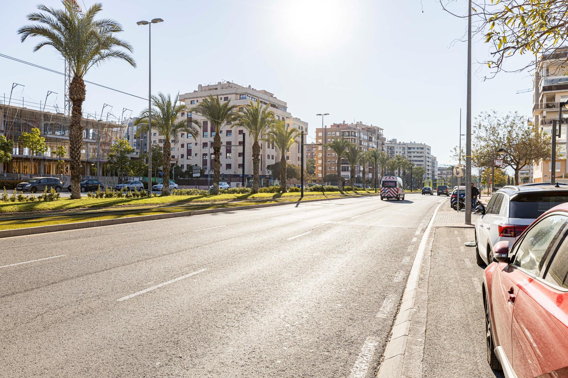 Piso en Juan de Borbón con 2 parking y 2 trasteros