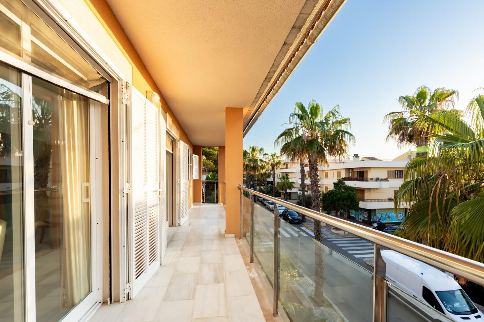 Ático reformado de 3 dorm. con licencia ETV para 6 pers a 250m de la playa