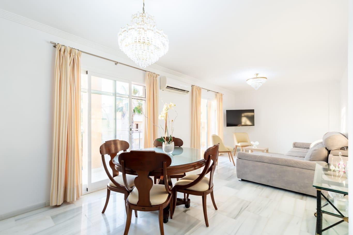 Ático reformado de 3 dorm. con licencia ETV para 6 pers a 250m de la playa