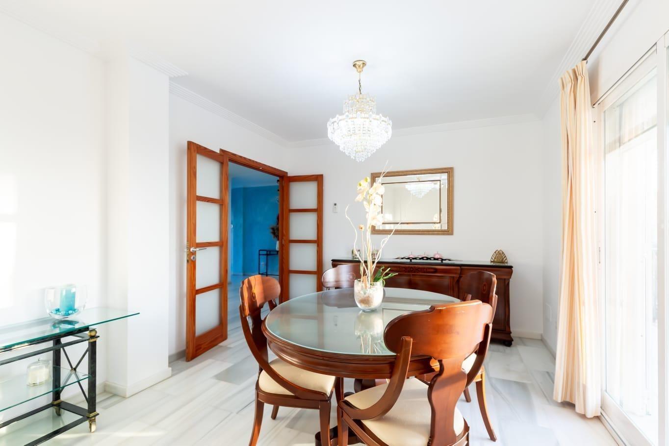 Ático reformado de 3 dorm. con licencia ETV para 6 pers a 250m de la playa