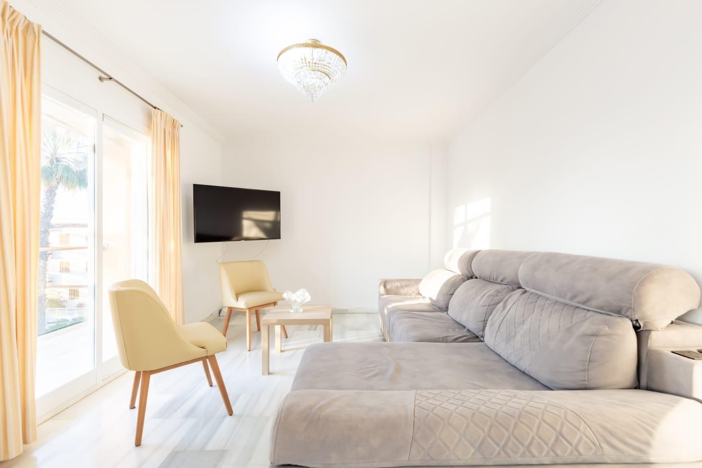 Ático reformado de 3 dorm. con licencia ETV para 6 pers a 250m de la playa