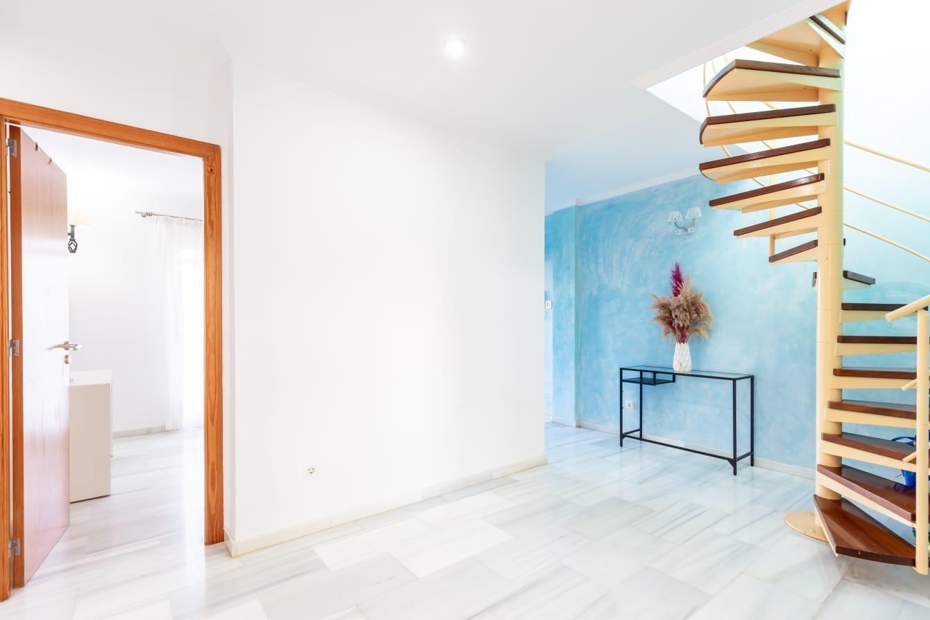 Ático reformado de 3 dorm. con licencia ETV para 6 pers a 250m de la playa