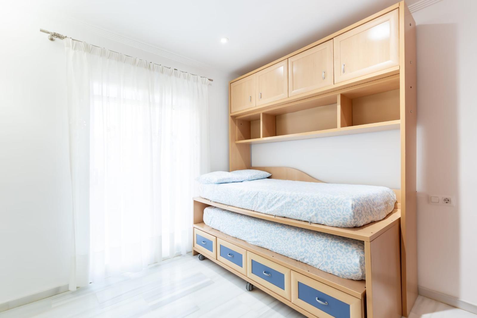 Ático reformado de 3 dorm. con licencia ETV para 6 pers a 250m de la playa