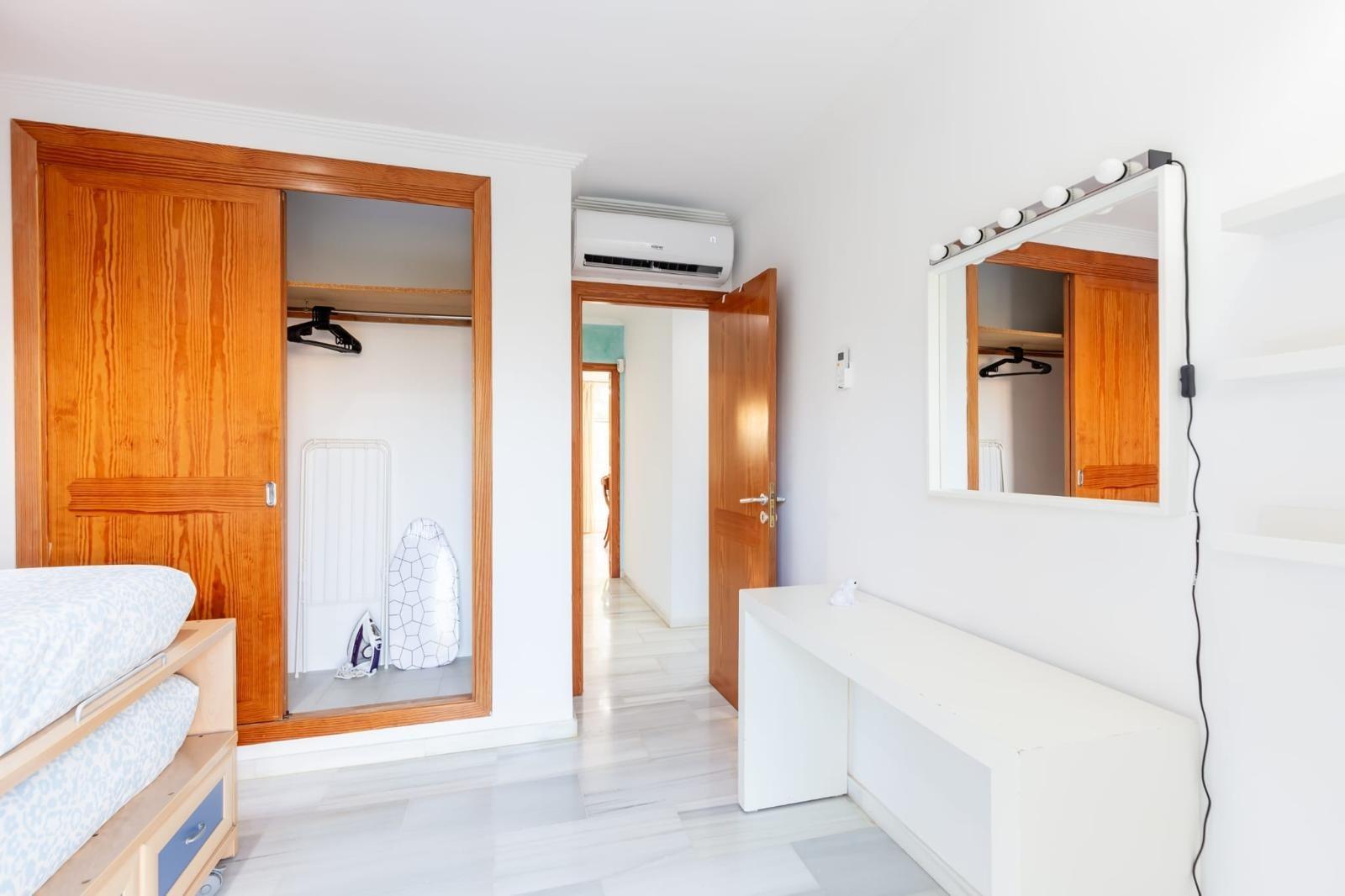 Ático reformado de 3 dorm. con licencia ETV para 6 pers a 250m de la playa