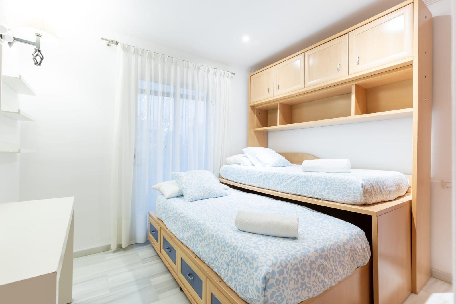 Ático reformado de 3 dorm. con licencia ETV para 6 pers a 250m de la playa