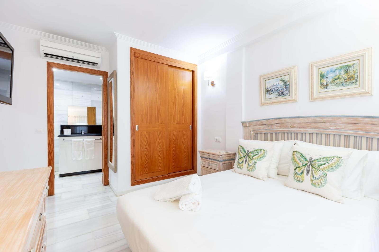 Ático reformado de 3 dorm. con licencia ETV para 6 pers a 250m de la playa