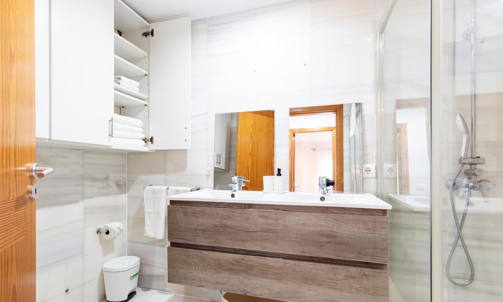 Ático reformado de 3 dorm. con licencia ETV para 6 pers a 250m de la playa