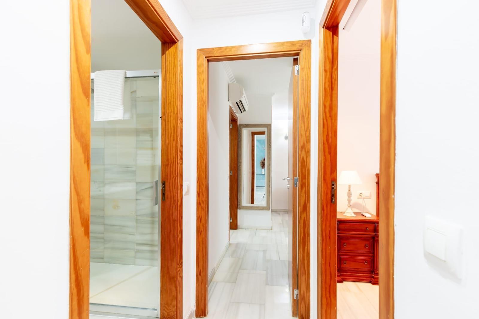 Ático reformado de 3 dorm. con licencia ETV para 6 pers a 250m de la playa