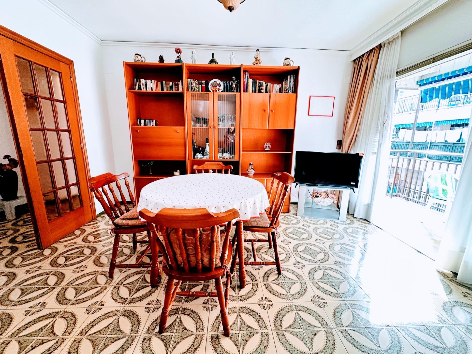 Luminoso y amplio piso en venta en Grau de Gandia, frente al Polideportivo