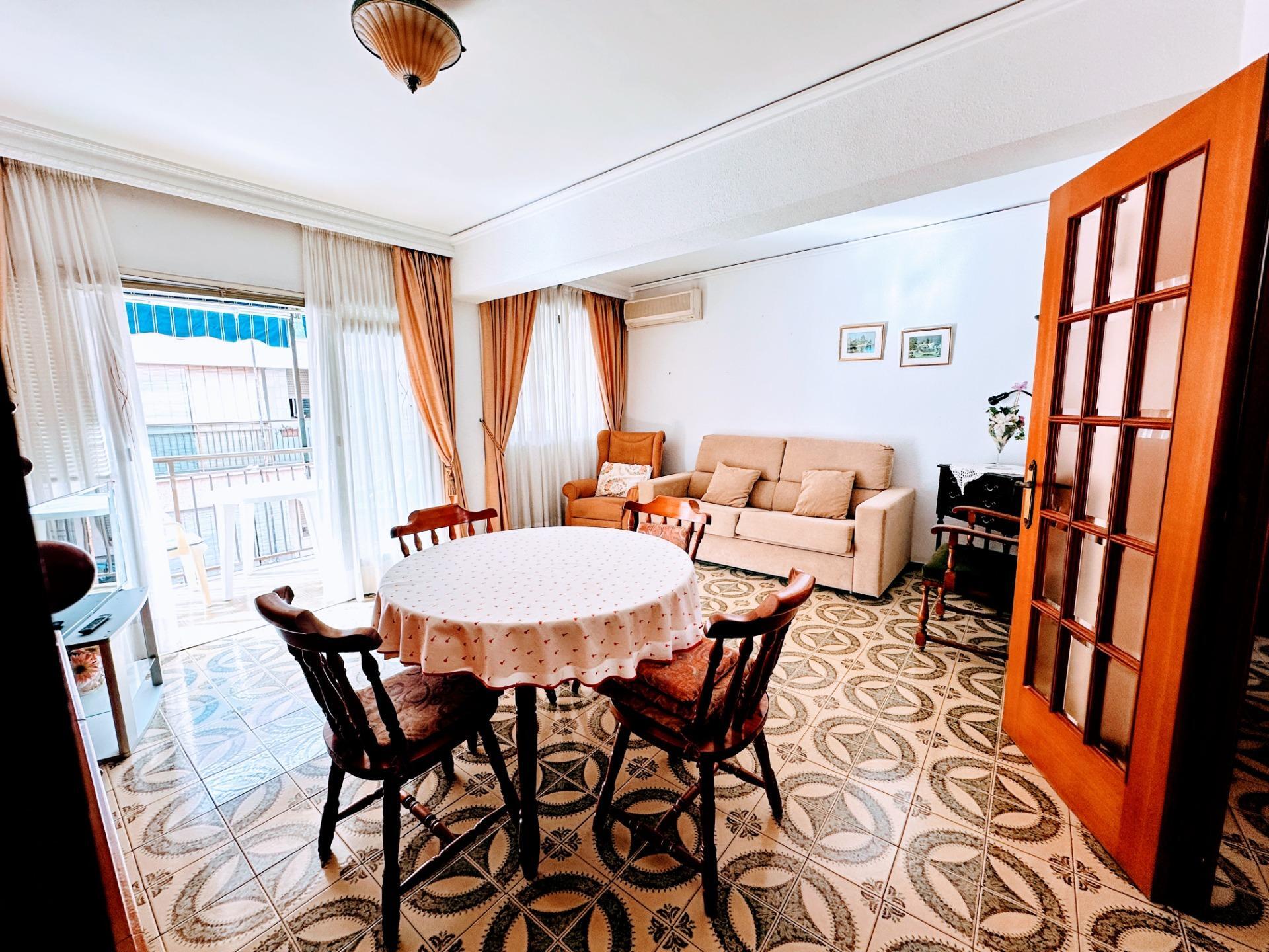 Luminoso y amplio piso en venta en Grau de Gandia, frente al Polideportivo