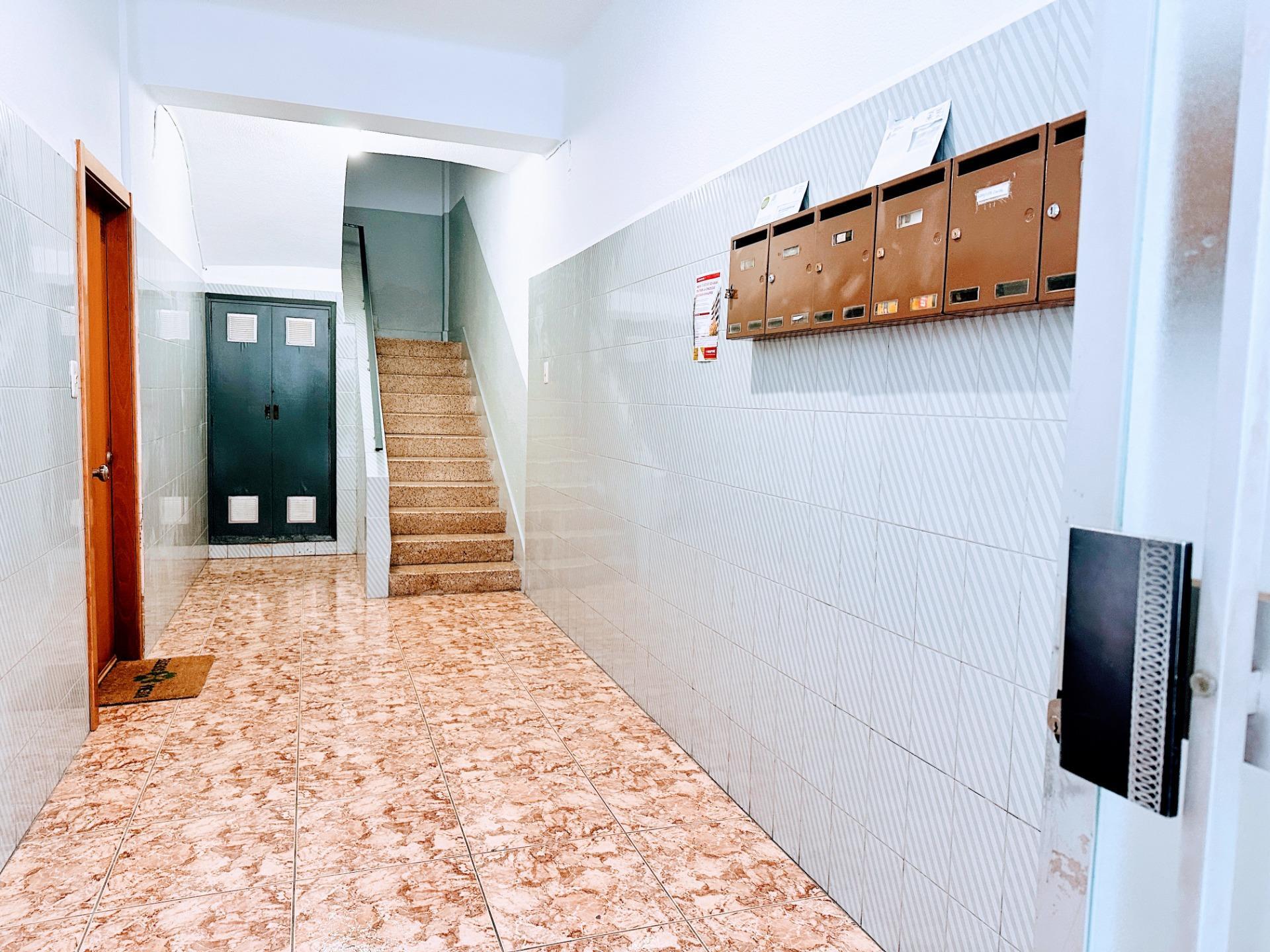 Luminoso y amplio piso en venta en Grau de Gandia, frente al Polideportivo