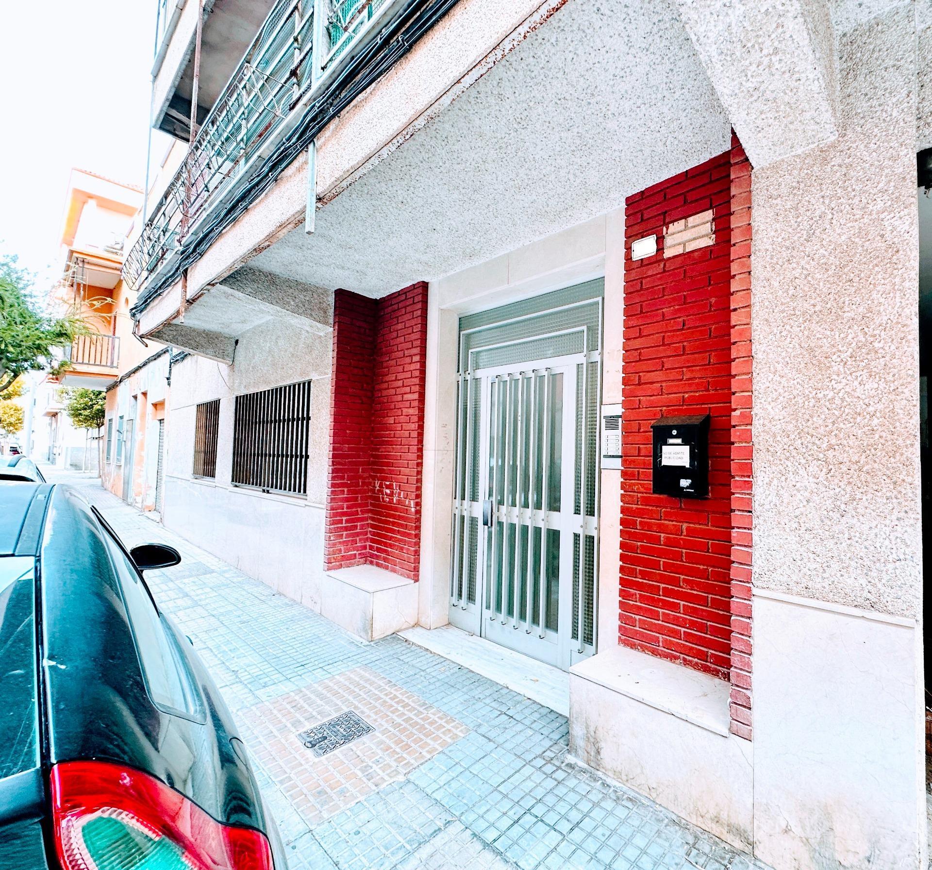 Luminoso y amplio piso en venta en Grau de Gandia, frente al Polideportivo