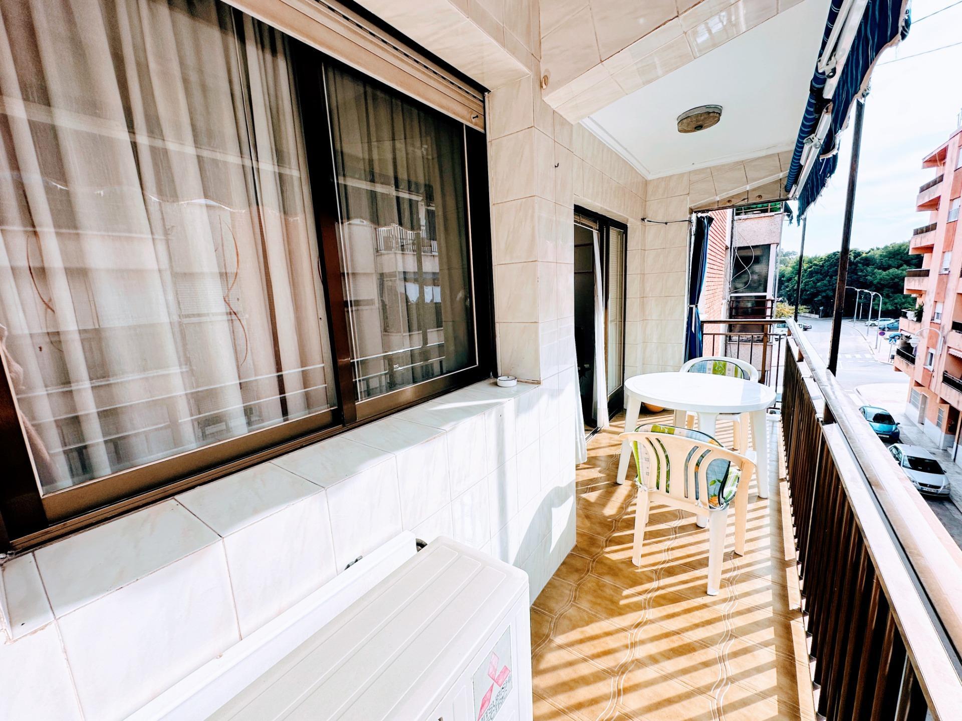 Luminoso y amplio piso en venta en Grau de Gandia, frente al Polideportivo