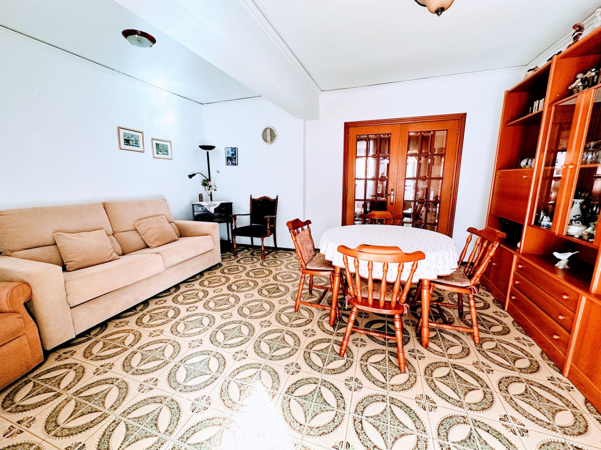 Luminoso y amplio piso en venta en Grau de Gandia, frente al Polideportivo