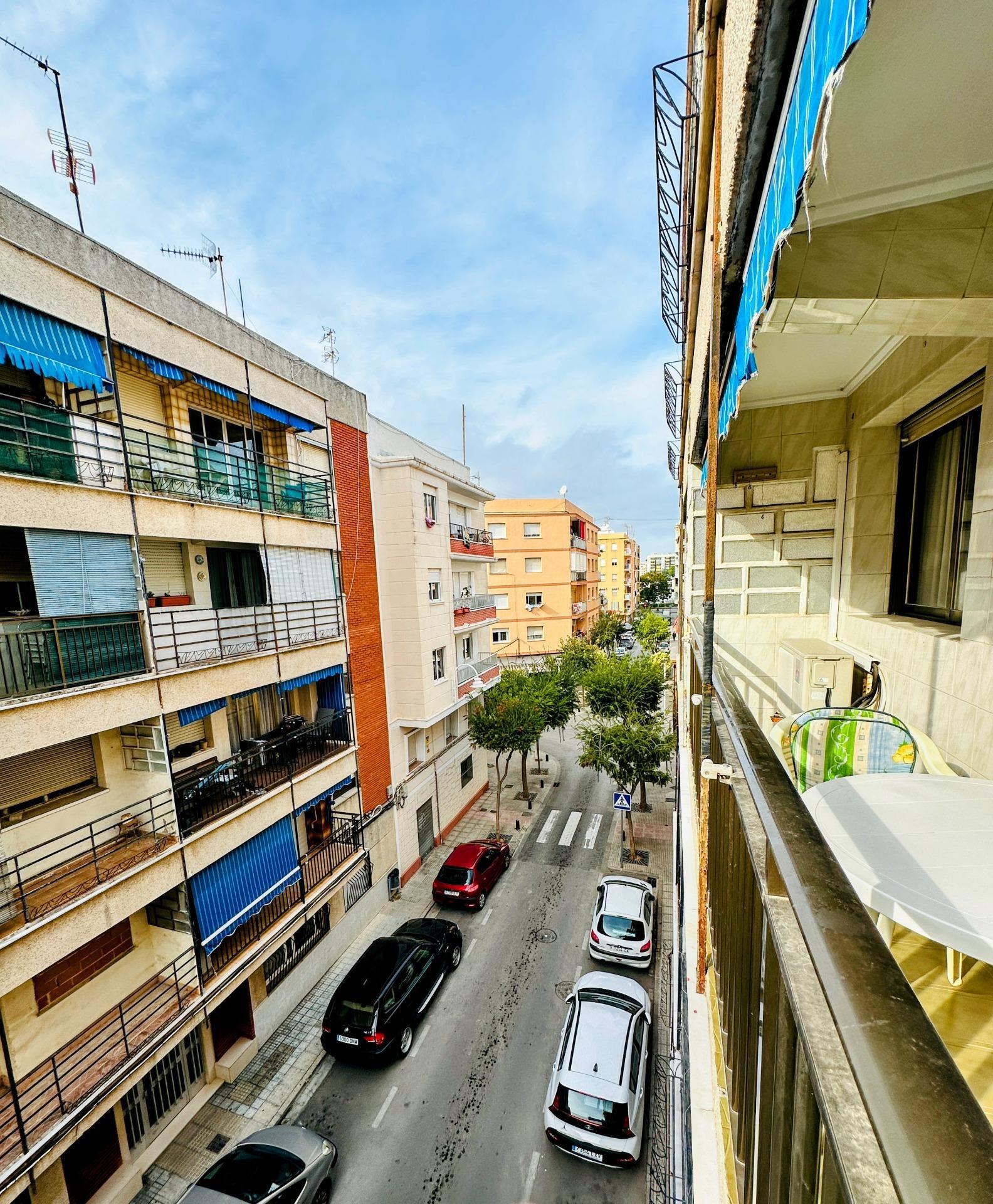 Luminoso y amplio piso en venta en Grau de Gandia, frente al Polideportivo