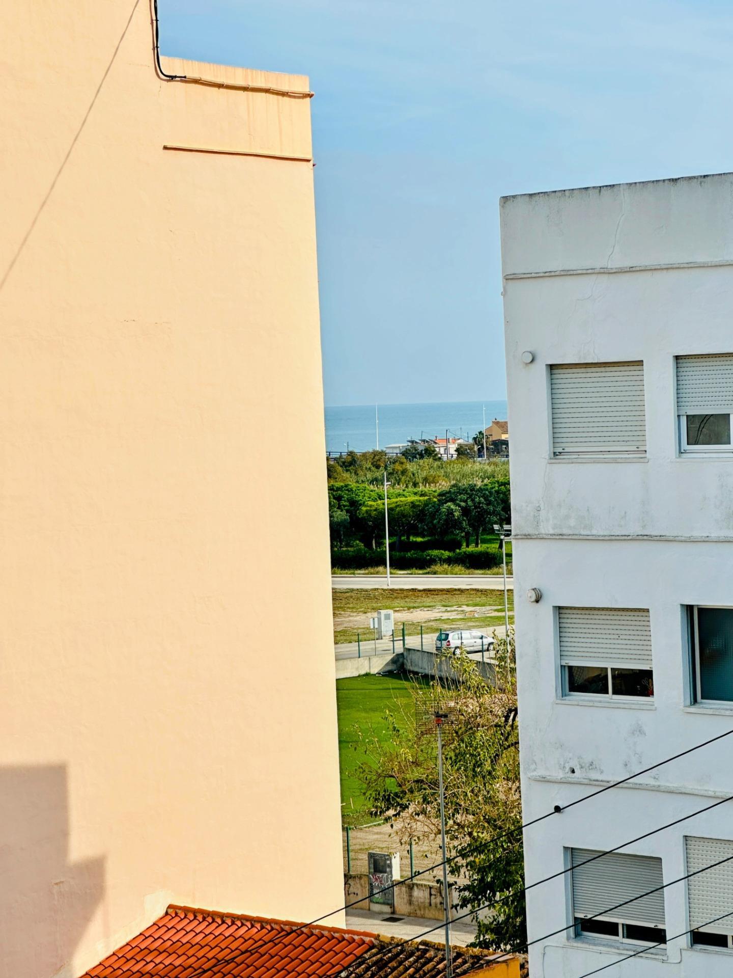 Luminoso y amplio piso en venta en Grau de Gandia, frente al Polideportivo